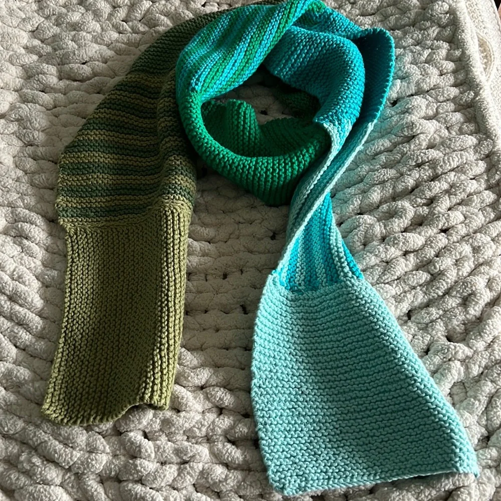 Hand knitted Scarf - Picture 1 of 7